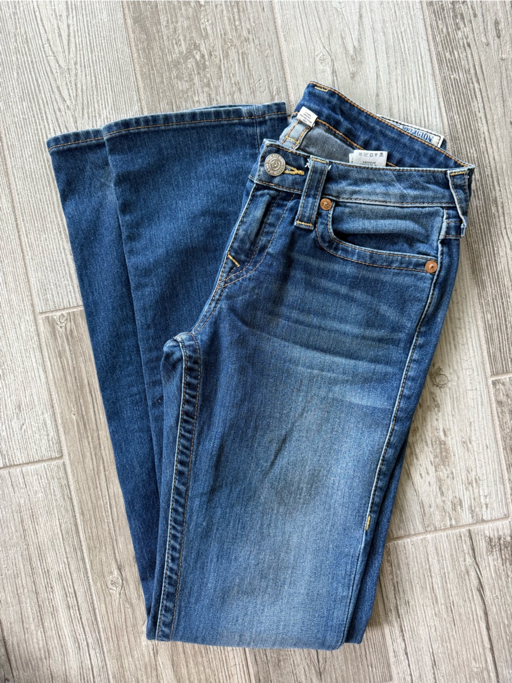 Women’s true religion slim straight jeans - size 29